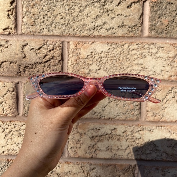 Jeweled Vintage Cat Eye Sunglass - Picture 2 of 3